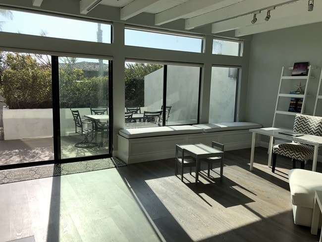 Building Photo - 736 Gould Ave