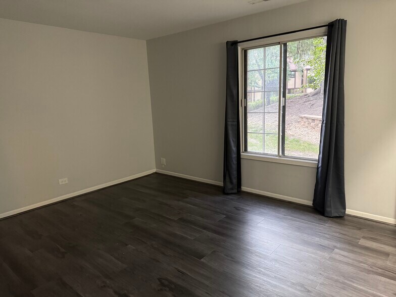 Bedroom 2 - 1601 Thames Ct
