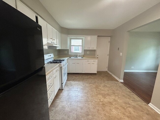 Building Photo - 1716 Maple Ln