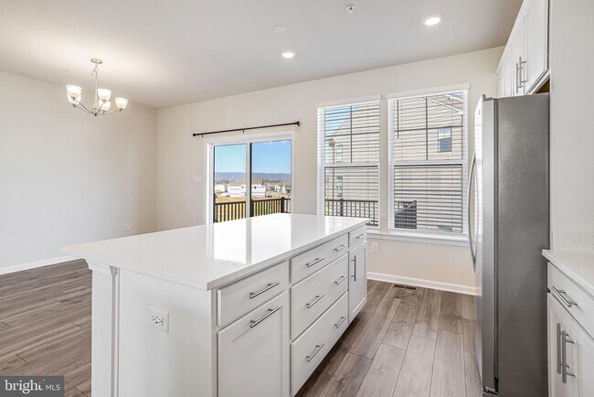 Building Photo - 421 Ensemble Wy