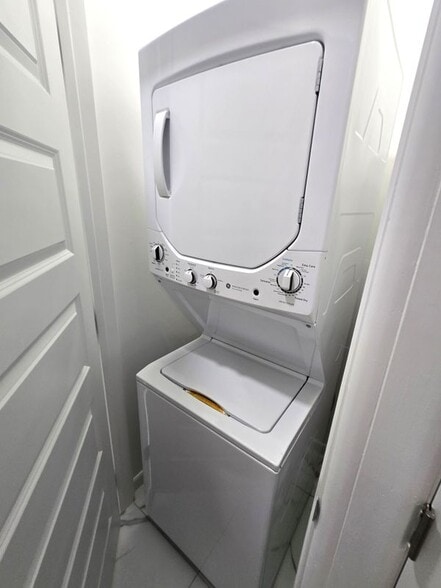 Building Photo - 3201 Magdalena St