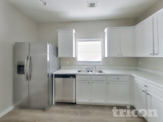 Building Photo - 7802 Bluefin Trail