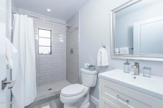 Building Photo - 7520 E McKnight Ave