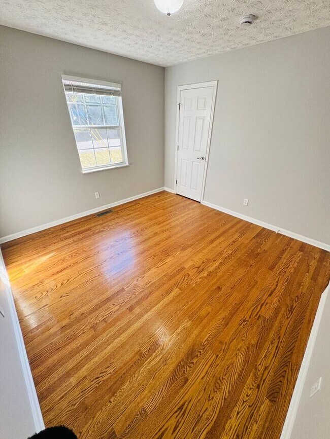 Building Photo - Split-Foyer Charm with Modern Upgrades in West Knox