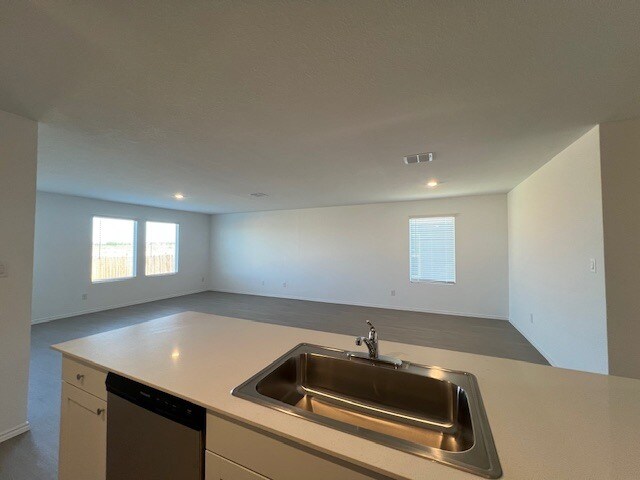 Building Photo - 531 Paris St