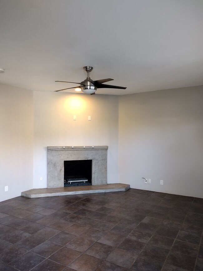 Building Photo - 558-560-562 Calle Abronia S