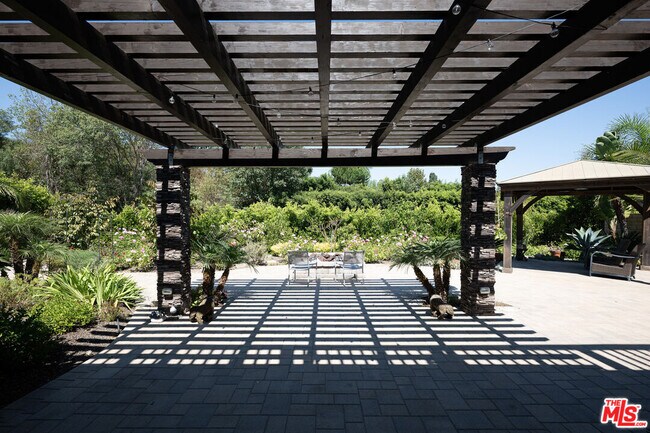 Building Photo - 9 Casaba Rd