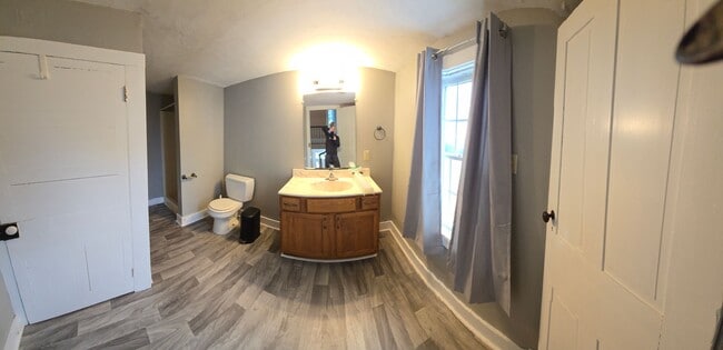 Building Photo - 2 Bedroom Farmhouse in Middletown