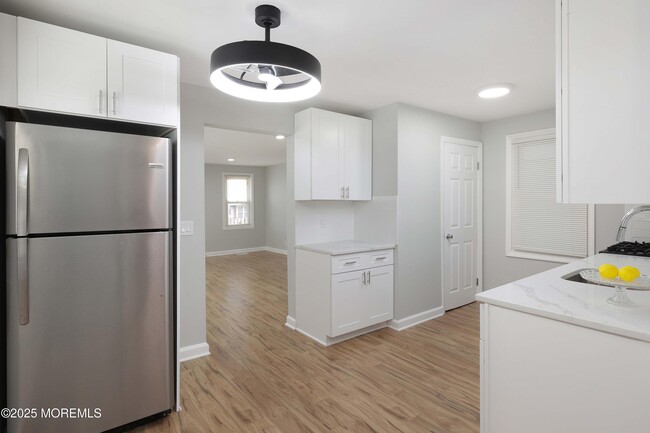 Building Photo - 811 Shore Concourse