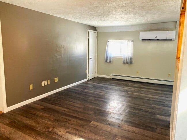 Building Photo - 1136 Pownal Rd