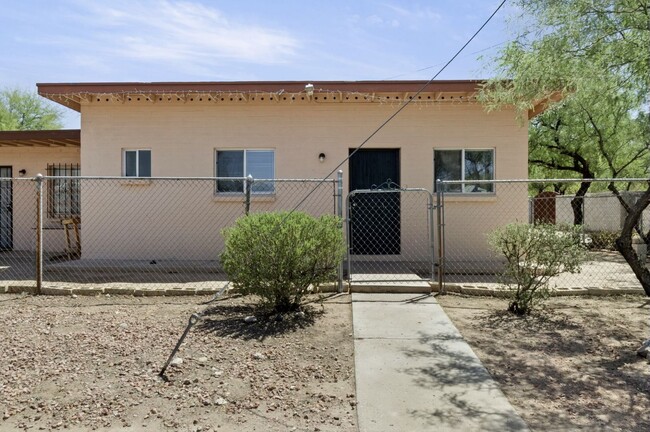 Building Photo - Remodeled duplex
