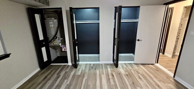 Unit and 2 Wardrobe Closets - 9 Par Haven Dr