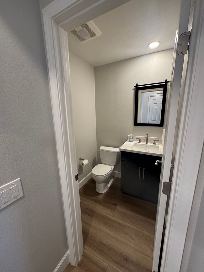 Building Photo - Townhome in Laguna Niguel!