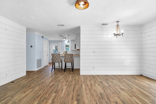 Building Photo - 401 E St
