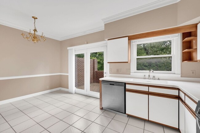 Building Photo - Awesome 2BE/2.5BA condo in Green Hills!