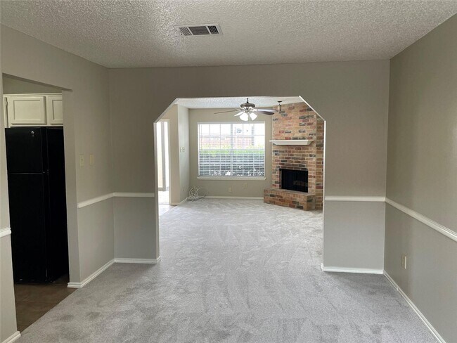 Building Photo - Trails Pl.