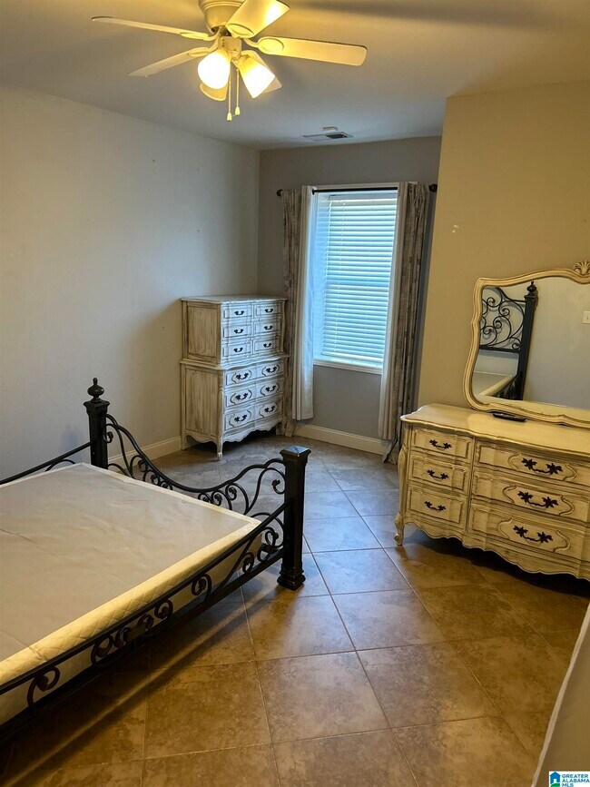Building Photo - 233 Oaklyn Hills Dr