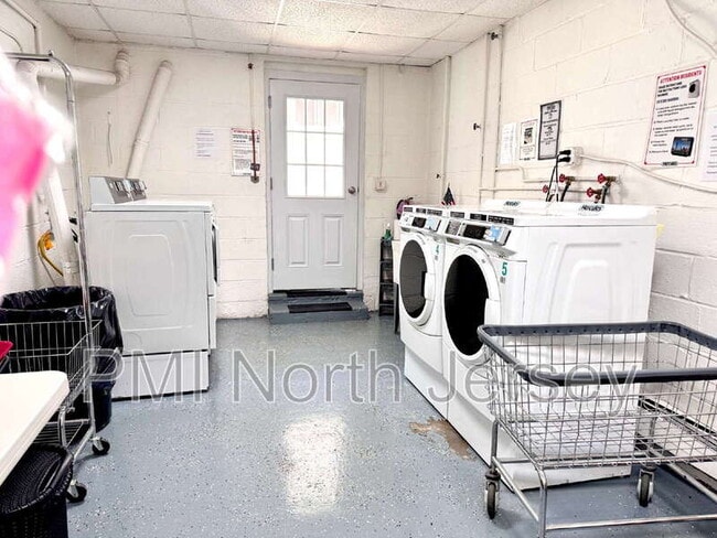 Building Photo - 9051 Palisade Ave