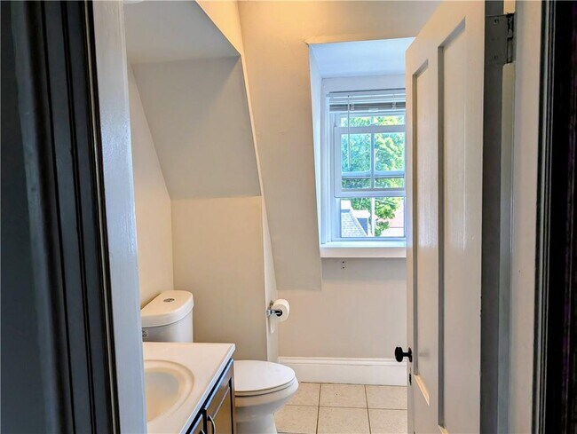 Building Photo - 412 Bellevue Ave