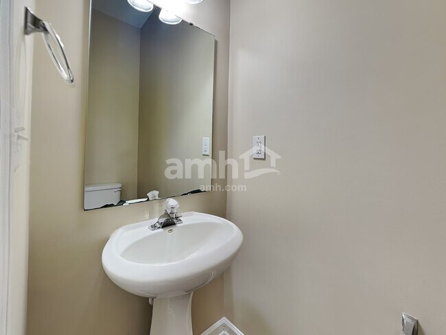 Building Photo - 275 Flanders Dr