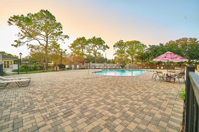 Building Photo - 2816 Holly Hall St