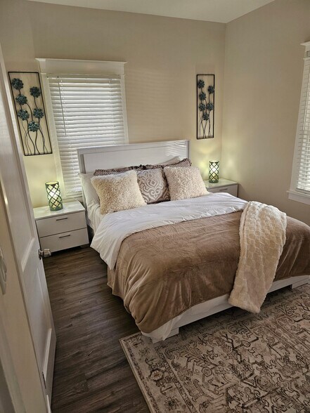 Building Photo - 1106 Central Ave