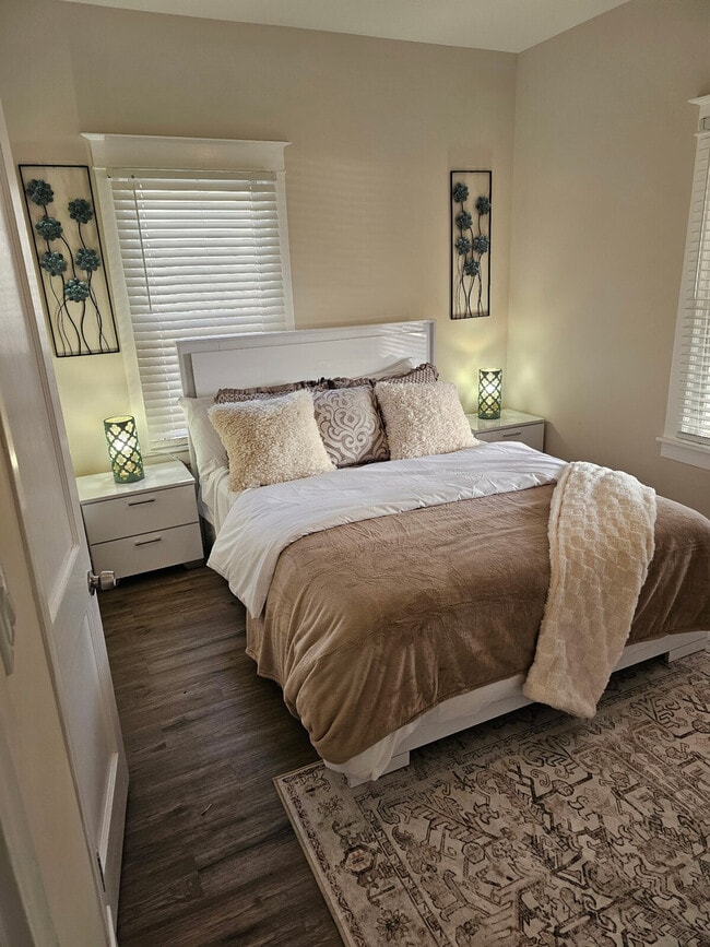 Building Photo - 1106 Central Ave