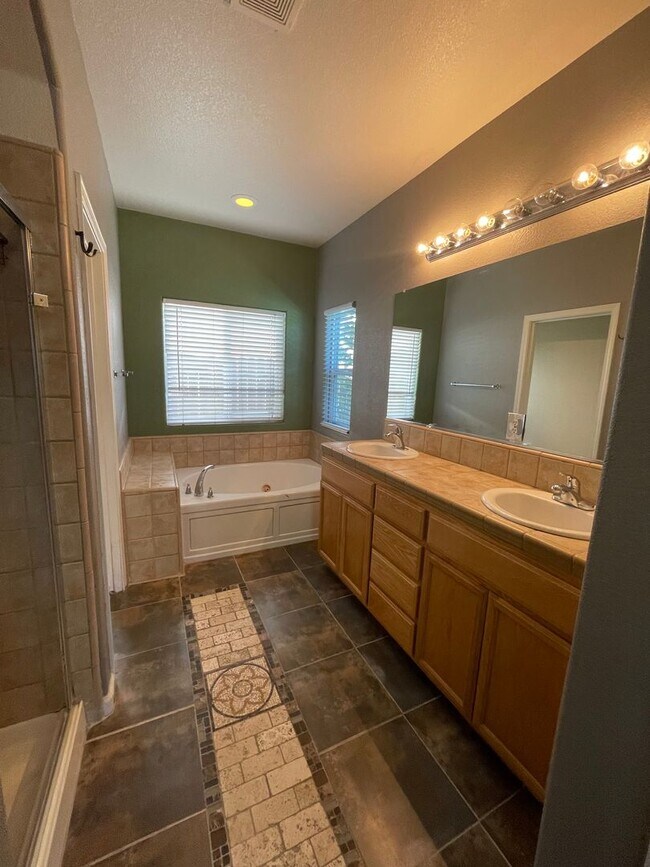 Building Photo - Luxury 3 Bed / 2 Bath Home with Pool and Solar Panels – Available 4/1/2026