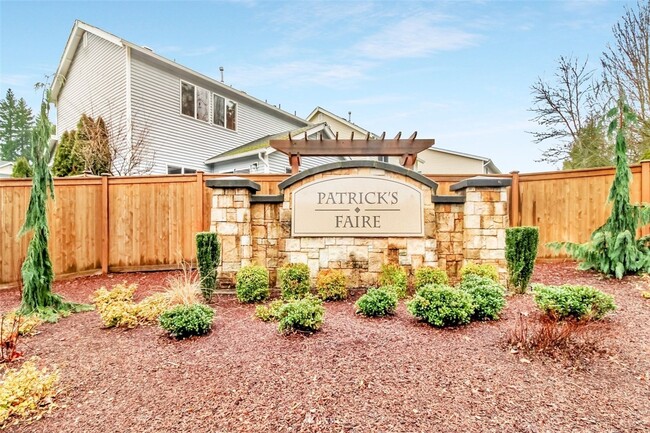 Building Photo - Spacious 5-Bedroom Home with Backyard Oasi...