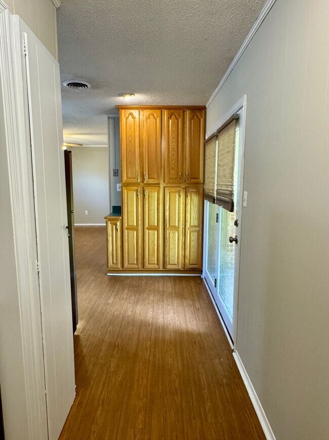 Building Photo - Check Out This 3 Bedroom / 2 Bathroom BRIC...