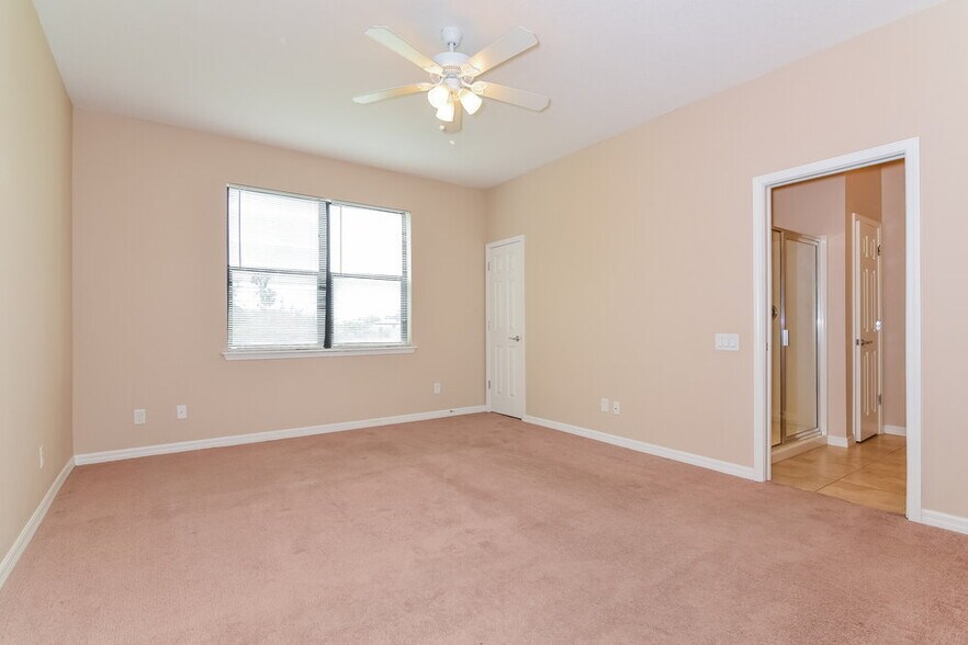 Building Photo - 10615 55th Ct E