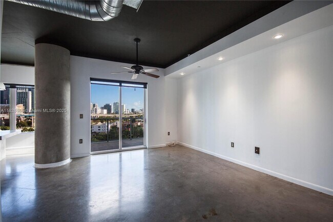 Building Photo - 10 SW South River Dr
