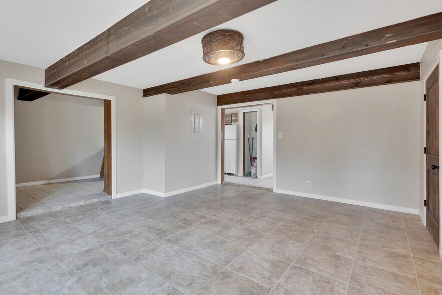 Building Photo - 1405 E County Rd 130