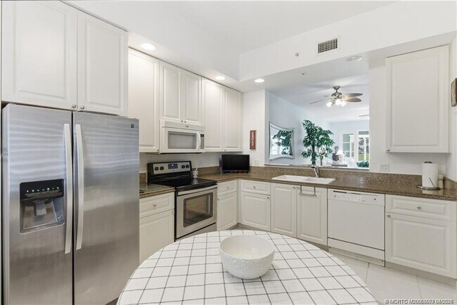 Building Photo - 1 Harbour Isle Dr E