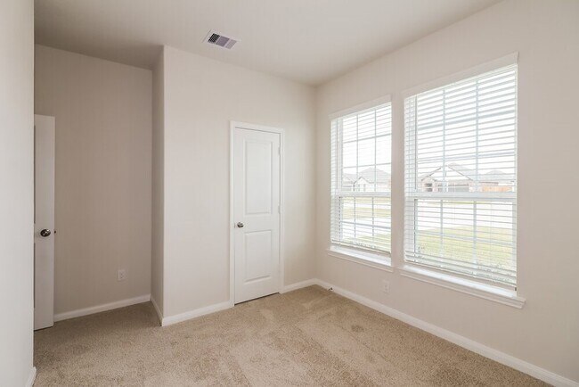 Building Photo - 428 Polly Grv Dr