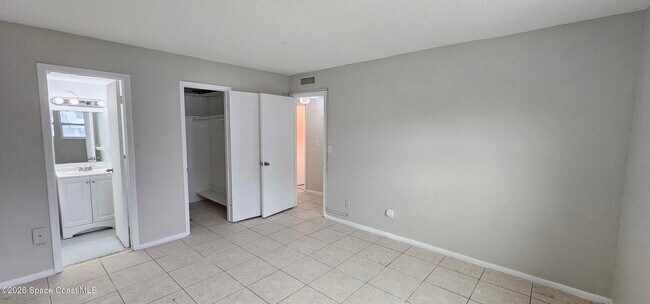 Building Photo - 230 Columbia Dr