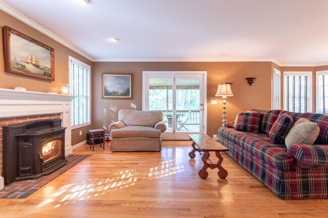 Building Photo - 12 Morningstar Dr