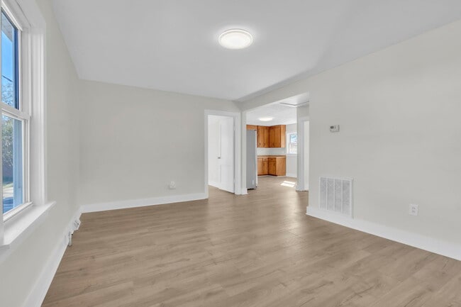 Building Photo - 2 Dunlap St