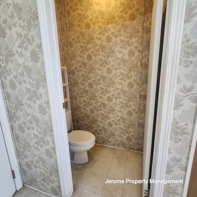 Building Photo - 5924 Vanco Dr