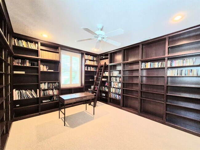 Building Photo - 3817 W Tacon St