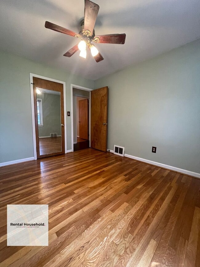 Building Photo - Stunning 3 Bedroom Oasis in Livonia-Move-In Ready!!