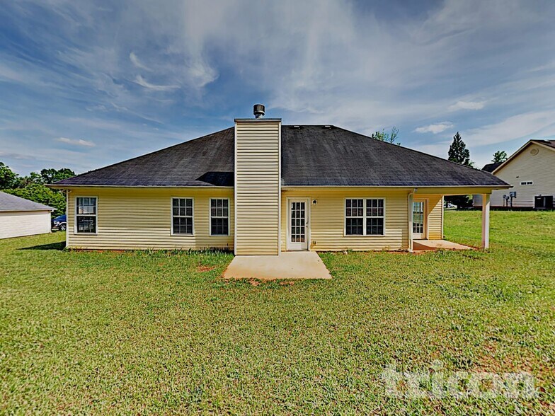 Building Photo - 200 Shenandoah Dr