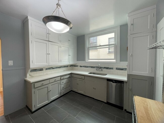 Building Photo - 2717 34th Ave