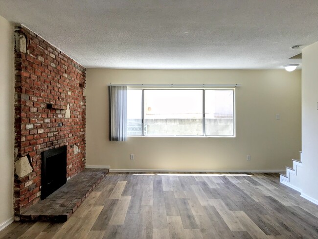 Building Photo - 4441 W 134th St