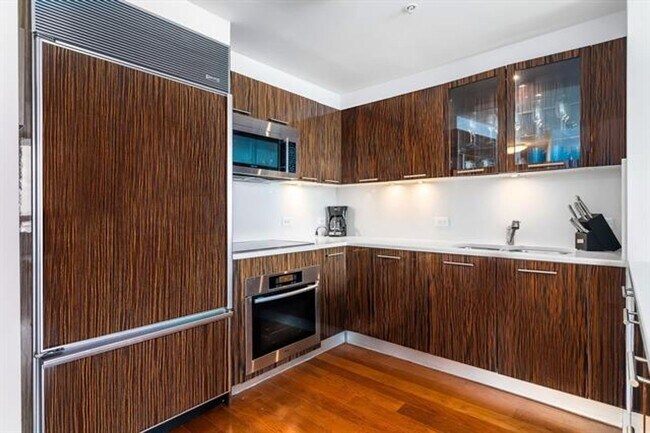 Building Photo - 6899 Collins Ave