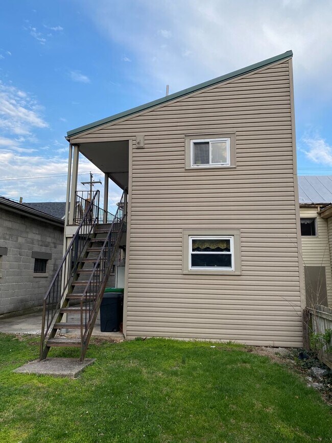 Building Photo - 137 N West