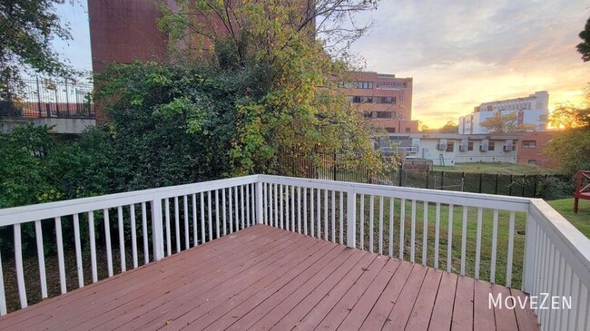 Building Photo - 9 Ratcale Ln