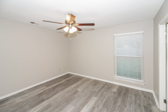 Building Photo - 2656 Harlingen Dr