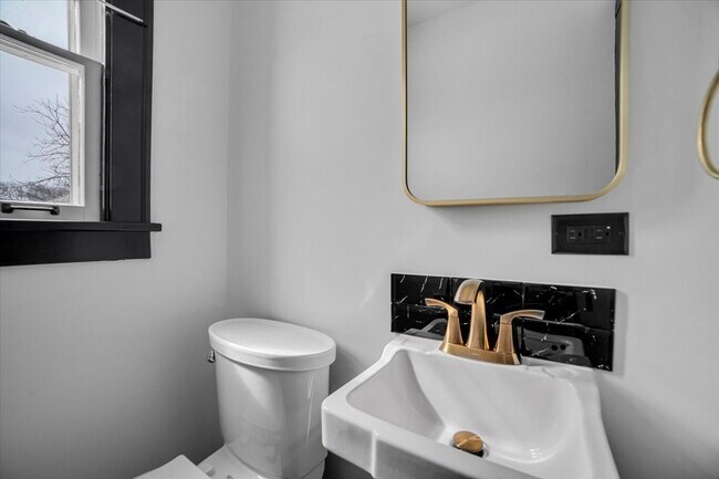 Building Photo - 4941 Montgomery Ave