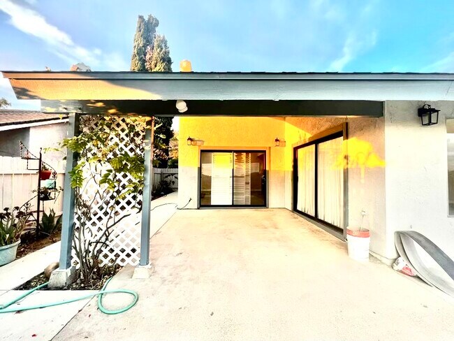 Building Photo - 9941 Mozelle Ln